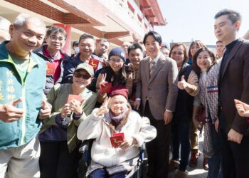 走訪桃竹苗廟宇發放福袋　副總統祈求龍年國泰民安、百業興隆