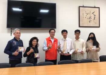 粉專《竹東好好玩》票選在地自信料理 鎮長郭遠彰頒獎給5入選業者