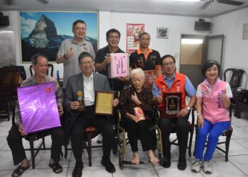 竹東鎮百歲人瑞及鑽石婚伉儷 鎮長郭遠彰親訪獻上祝福