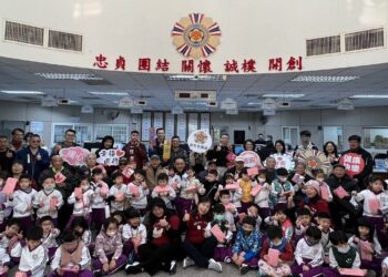 新竹榮服處×清大附小幼兒園 向榮民長輩熱鬧拜早年