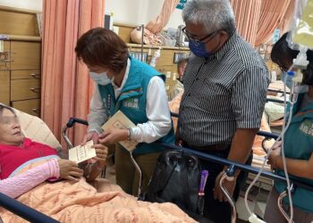 影音/嘉義縣副縣長劉培東、苗栗縣副縣長邱俐俐慰問棧道斷裂事故傷亡者及家屬