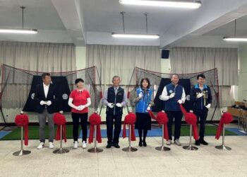 新豐國中活化閒置空間 新竹縣首間高爾夫球模擬教室啟用