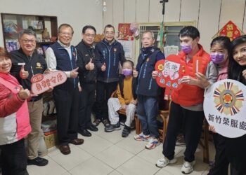 仁美文教基金會歲末親訪新竹地區榮民 致贈慰問金