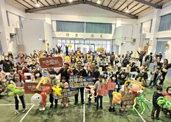 竹東校園電影同樂會列車開抵員崠國小 全校師生開心看電影